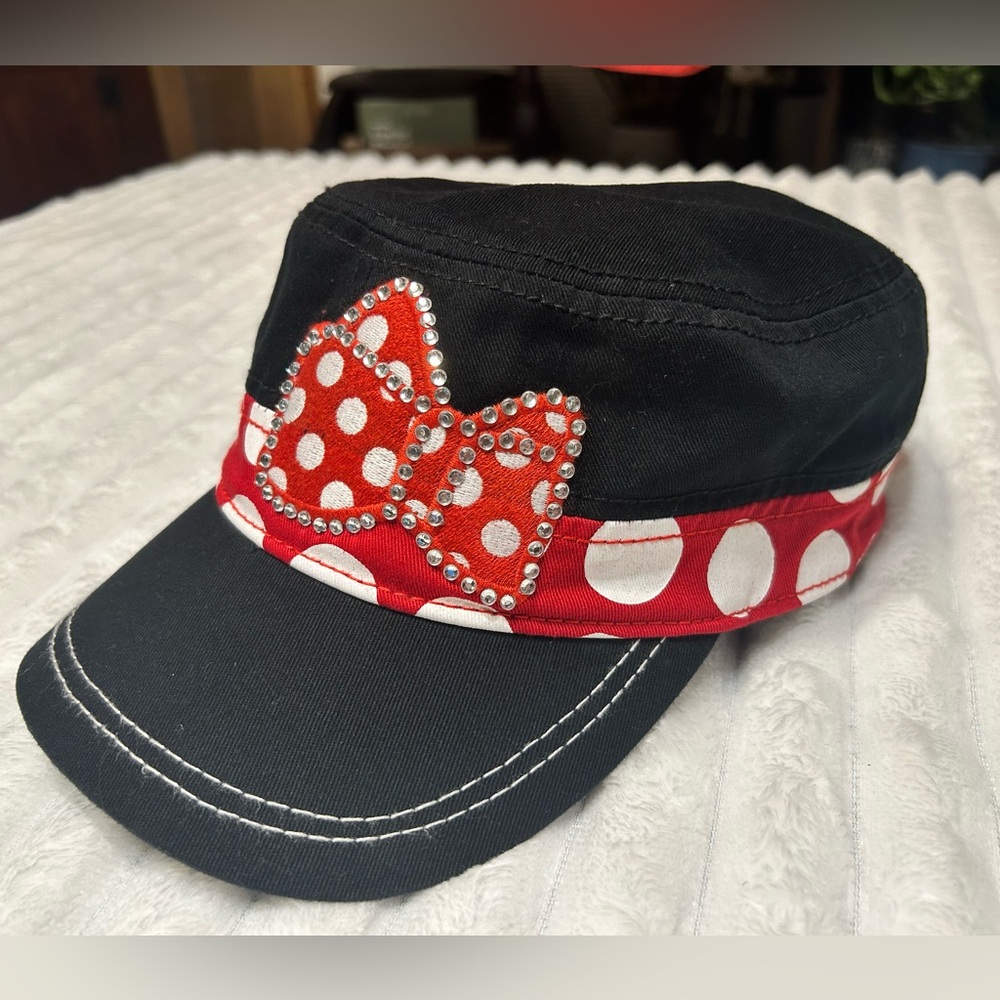 Disney Minnie Mouse Cadet Hat, Like New fts Minnie’s Bow & Adjustable Backstrap